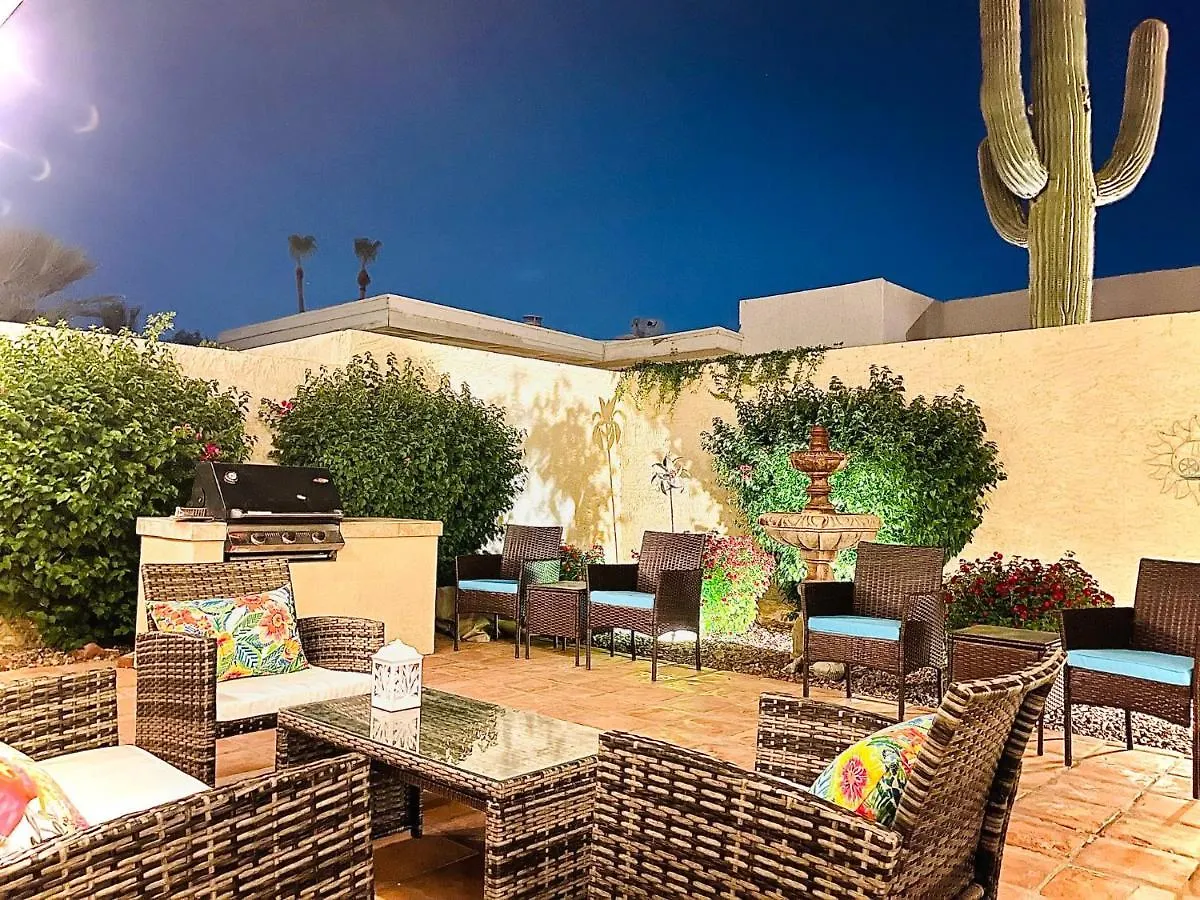 Villa Scottsdale Paradise Escape-Close To Old Town, Next To Pool & Hot Tub